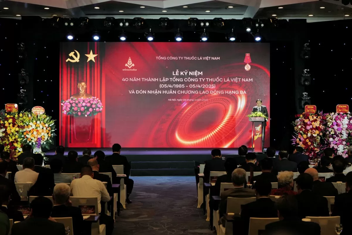 Vinataba đón nhận Huân chương lao động hạng Ba