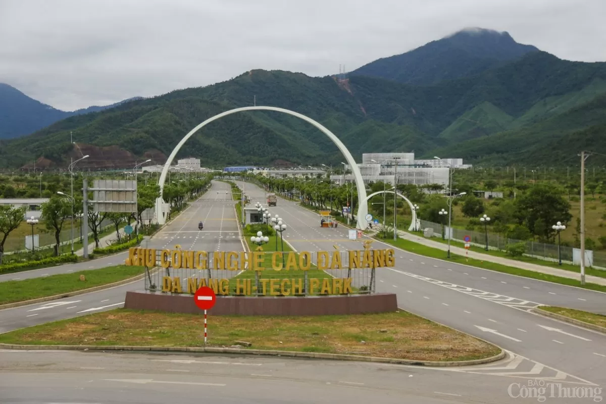 Cụm công nghiệp Hòa Liên được thành lập trên cơ sở hạ tầng kỹ thuật Khu phụ trợ phục vụ dự án Khu công nghệ cao Đà Nẵng, có tổng diện tích hơn 58,53 ha