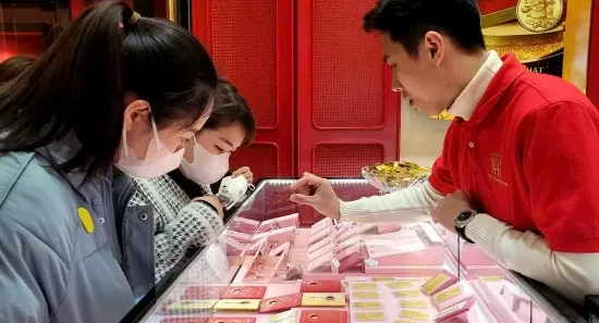 Giá vàng giảm mạnh, liệu