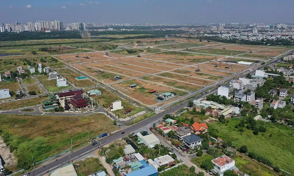 giao dịch tại các khu vực vùng ven Hà Nội tăng mạnh, tập trung chủ yếu ở phân khúc đất nền thổ cư. Ảnh minh họa
