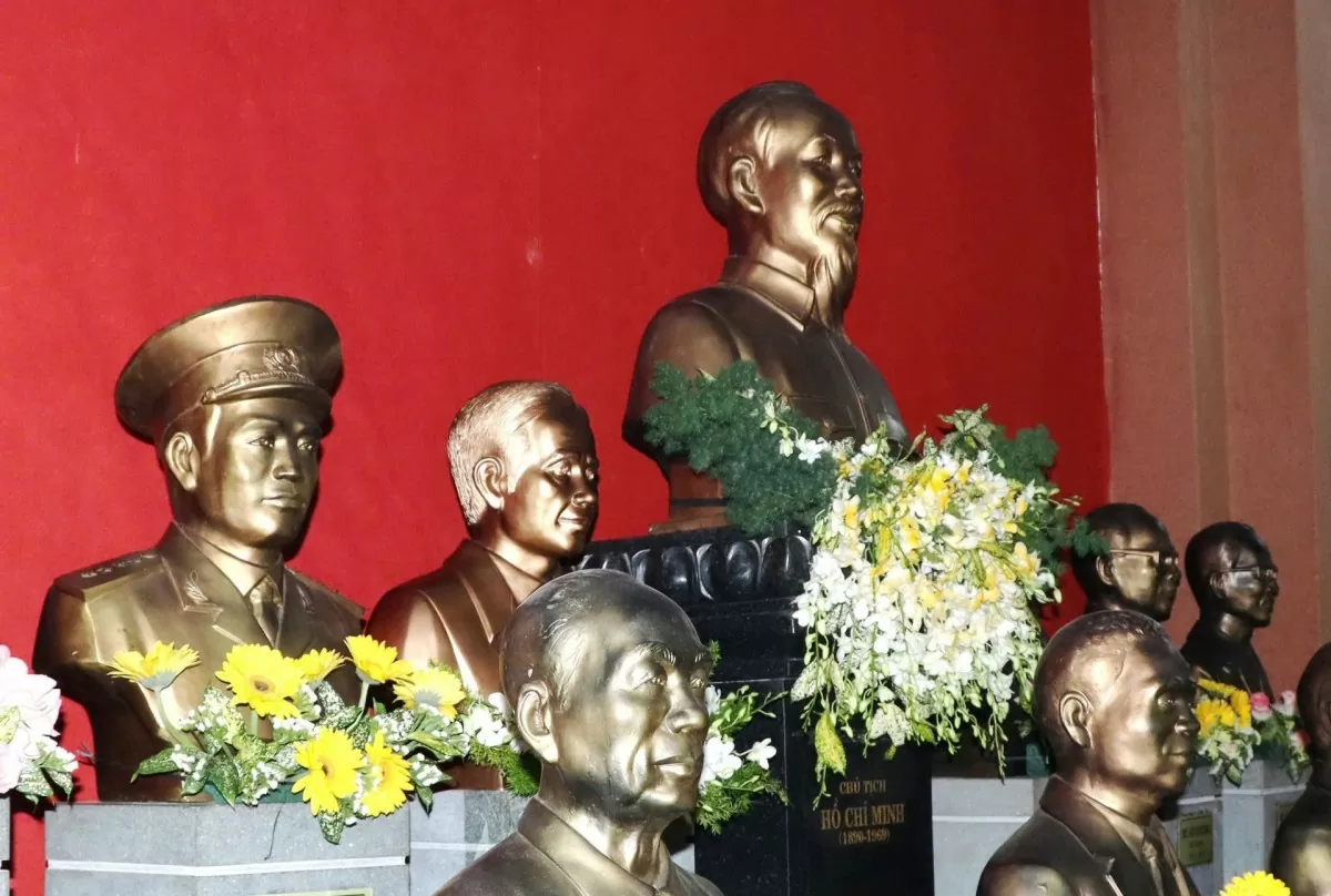 Đặt tượng cố Tổng Bí thư Lê Duẩn tại Trung ương Cục miền Nam