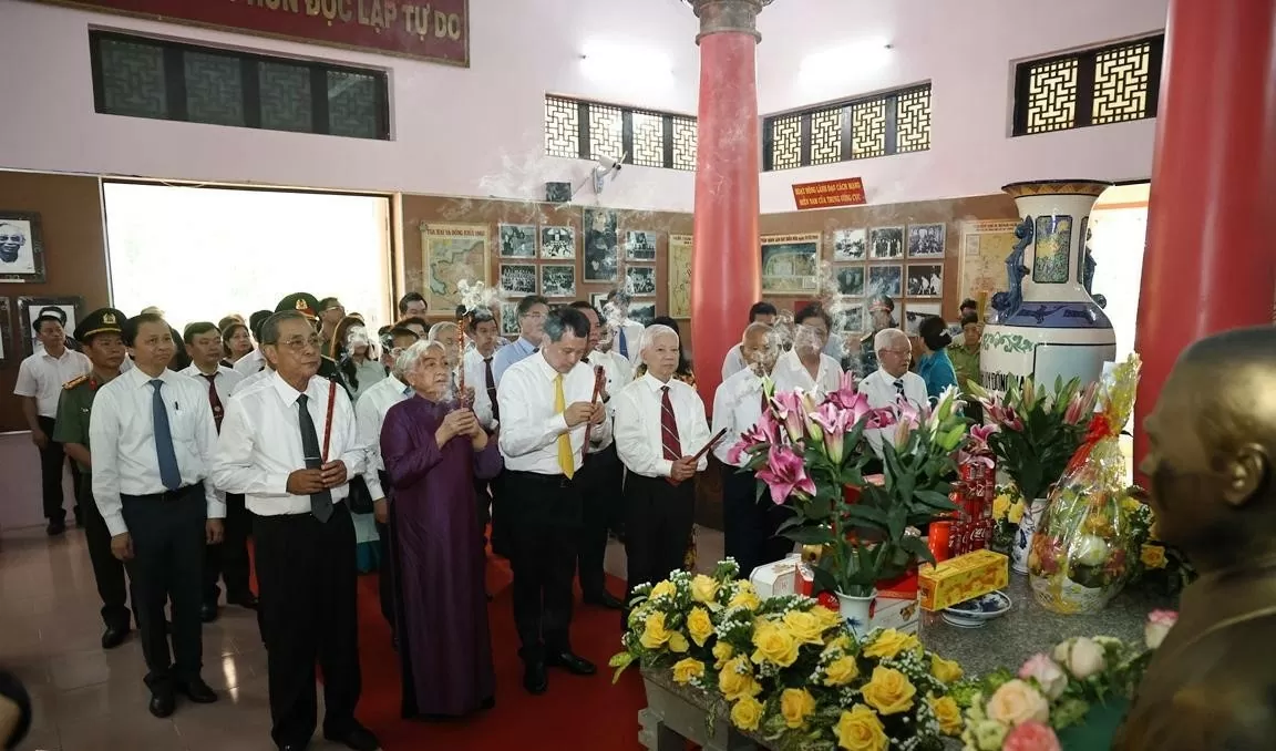 Đặt tượng cố Tổng Bí thư Lê Duẩn tại Trung ương Cục miền Nam