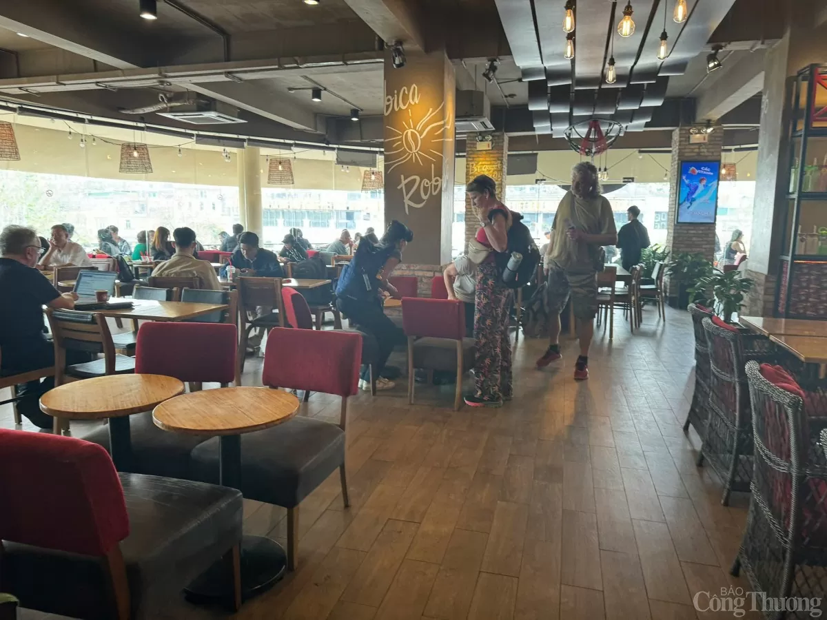 Nhà hàng kín chỗ vì 'hiệu ứng chia tay' Hàm Cá Mập