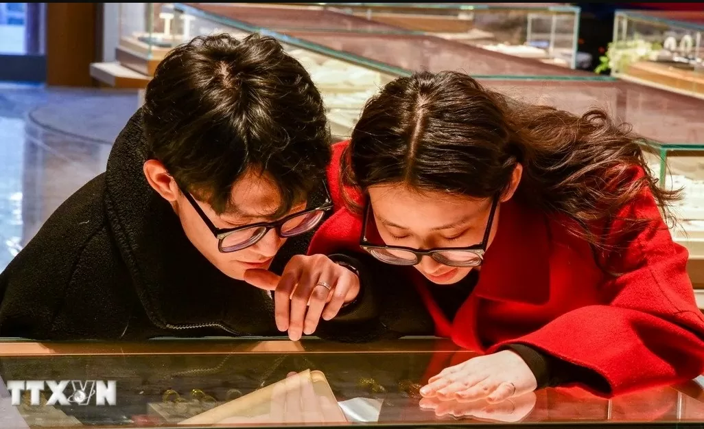 Giá vàng hôm nay tăng 'sốc', nhảy vọt từng phút