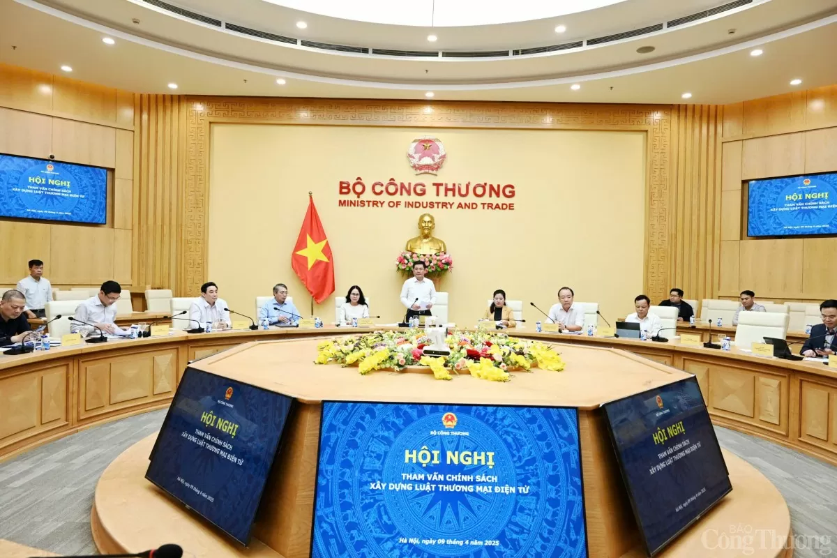Chùm ảnh: Bộ Công Thương tổ chức hội nghị tham vấn xây dựng Luật Thương mại điện tử