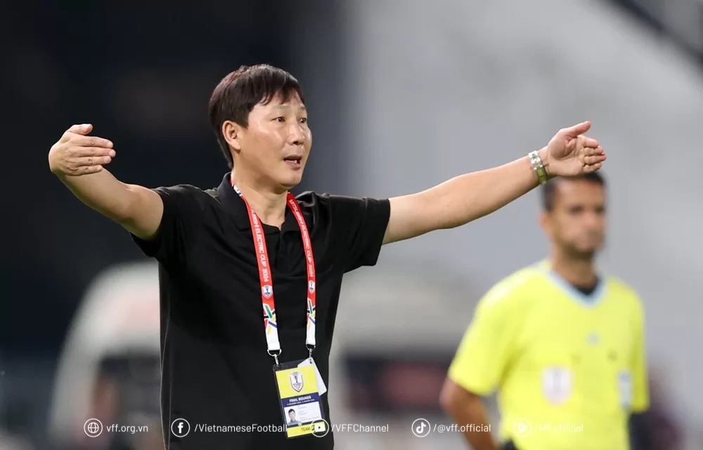 HLV Kim Sang-sik (ĐTVN) dẫn dắt ĐT “Các ngôi sao Đông Nam Á” thi đấu với CLB Manchester United