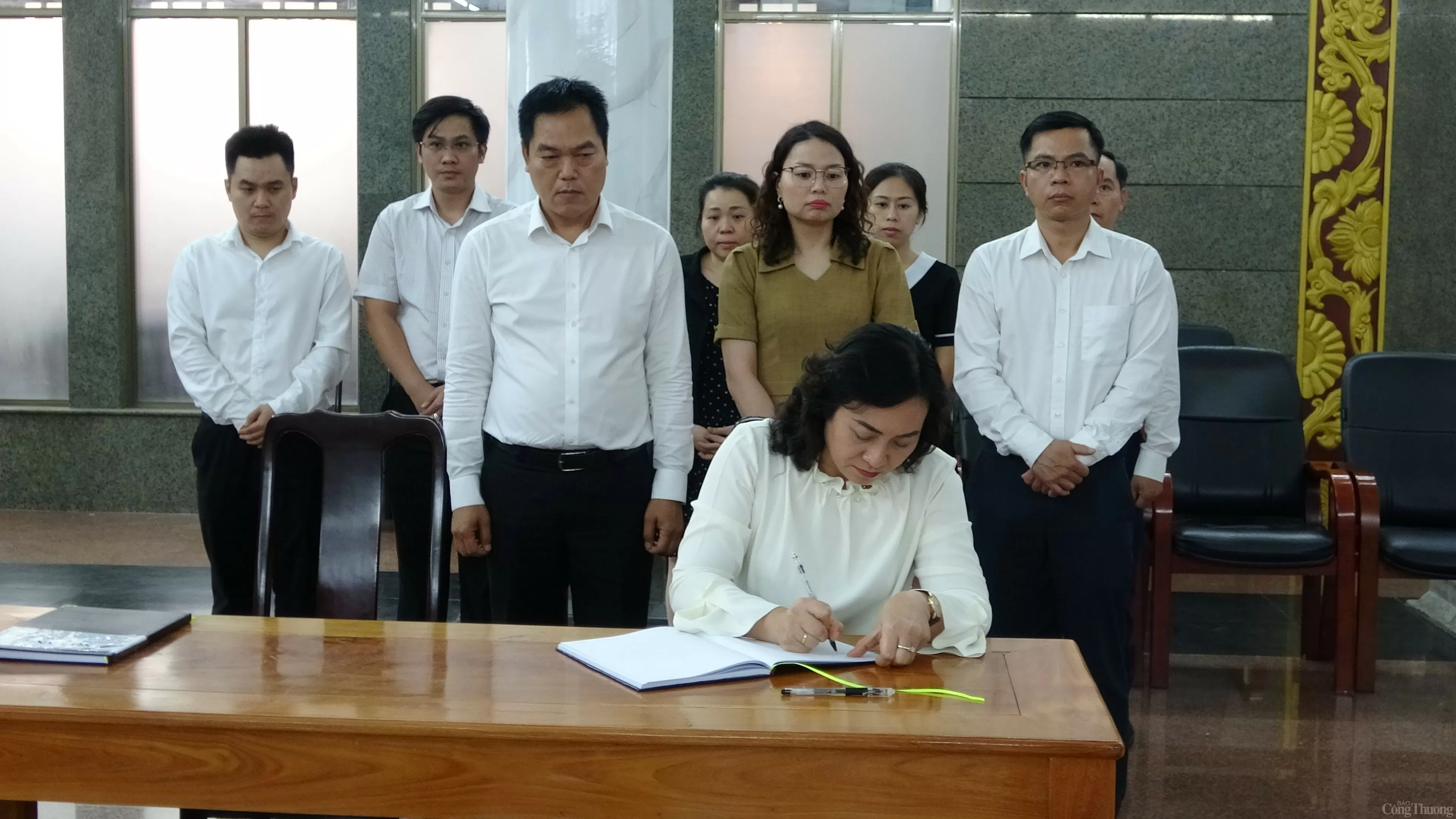 Đoàn Bộ Công Thương viếng phu nhân cố Thủ tướng Võ Văn Kiệt