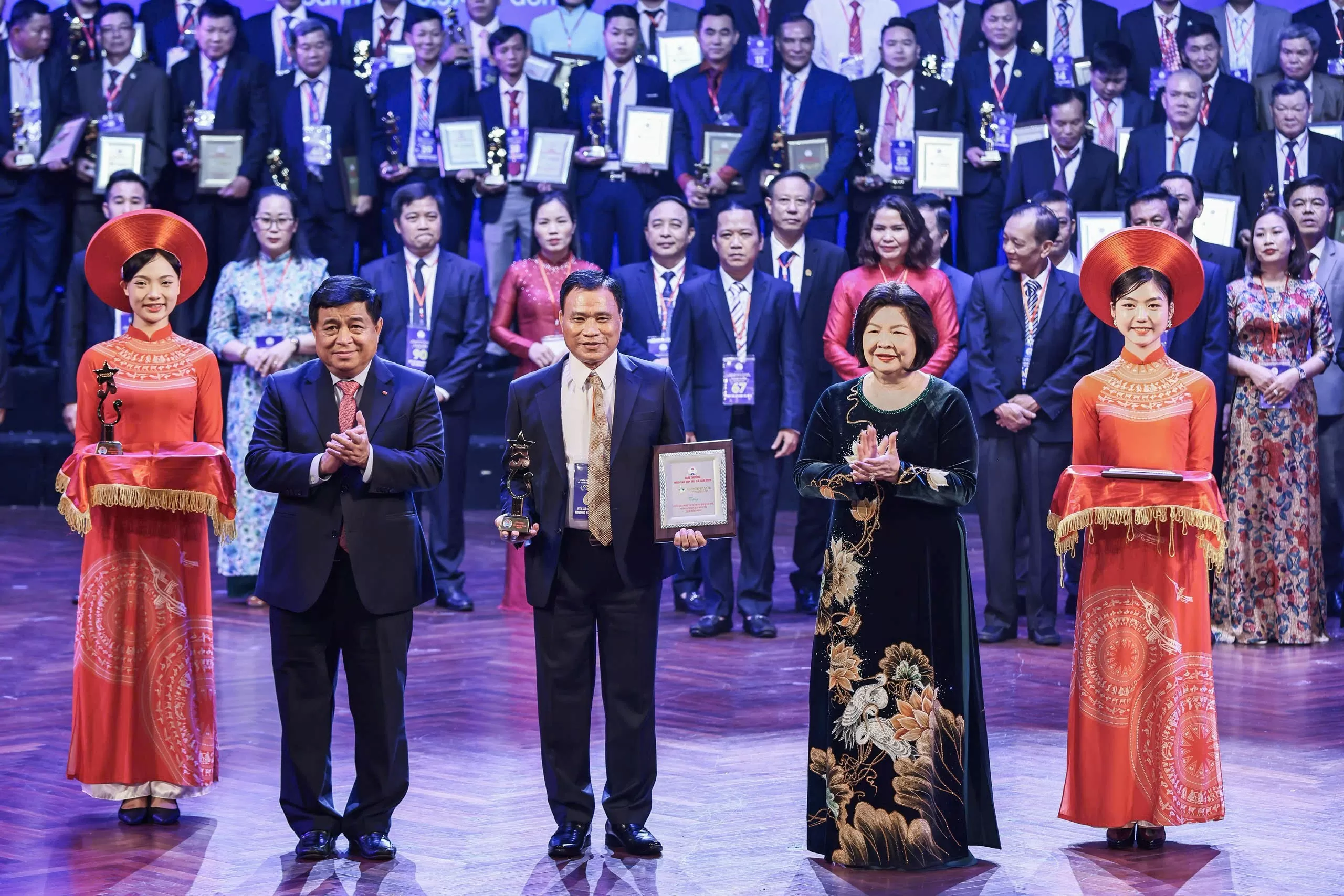 100 hợp tác xã tỏa sáng tại lễ trao giải Coop Star 2025