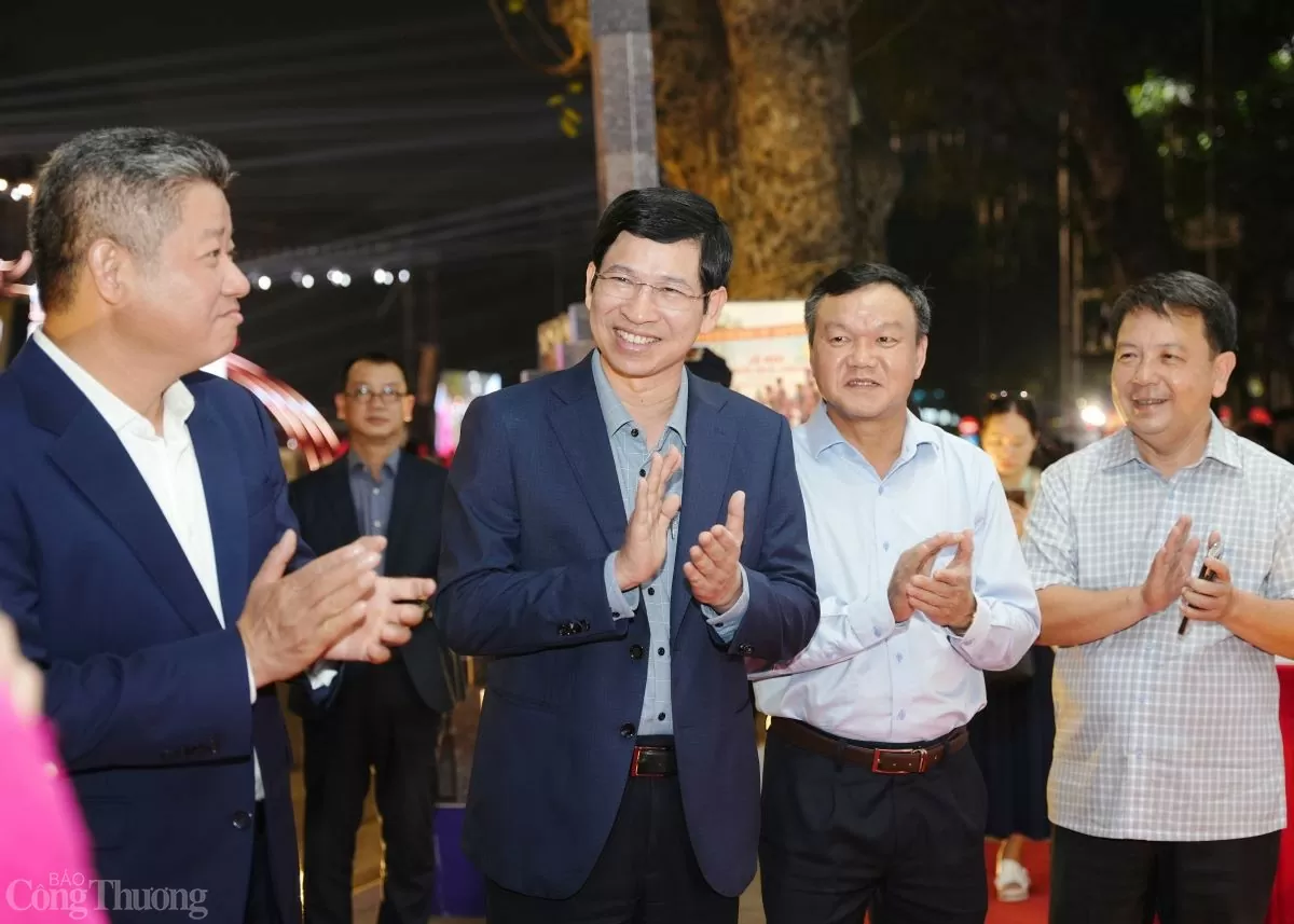 Hà Nội kể chuyện di sản qua từng món quà du lịch