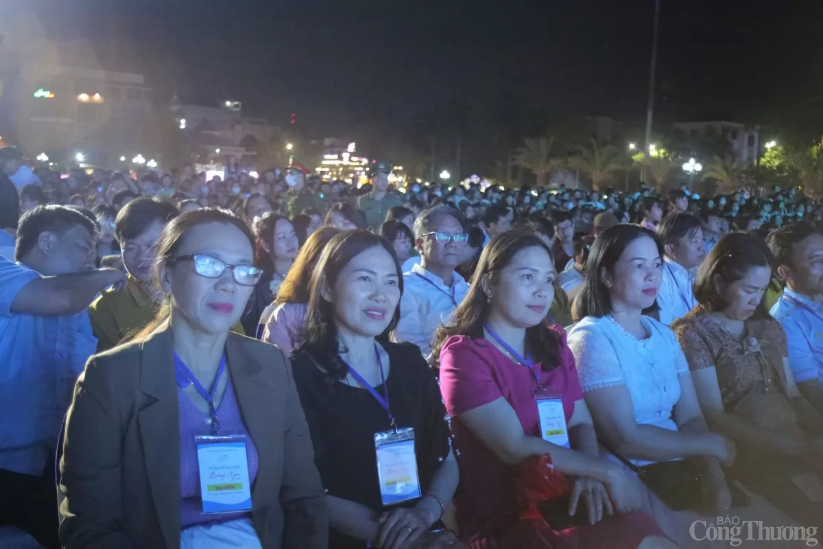 Sự kiện thu hút đông đảo khán giả đến xem