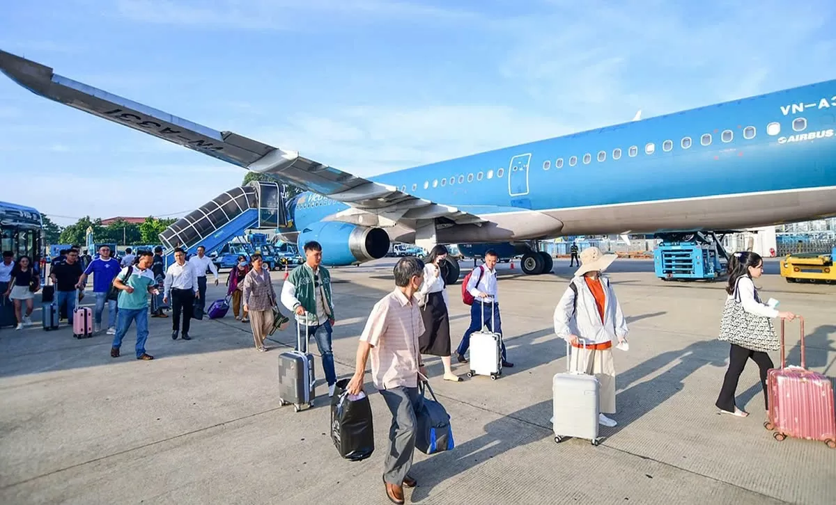 Nhiều chặng bay kín chỗ, vé phổ thông khứ hồi không còn. Ảnh: Q.Định
