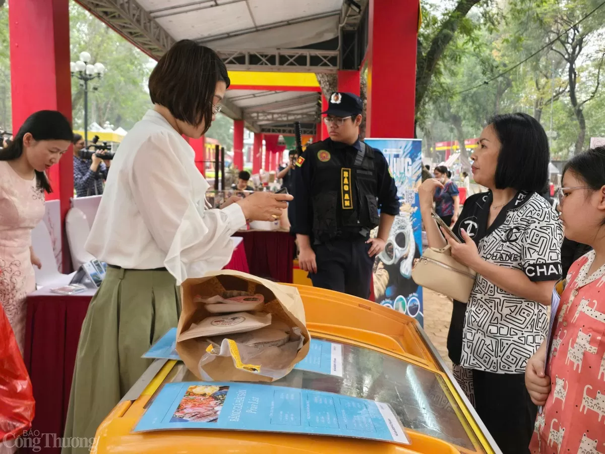 Hãy để mỗi món quà là một dấu ấn Hà Nội