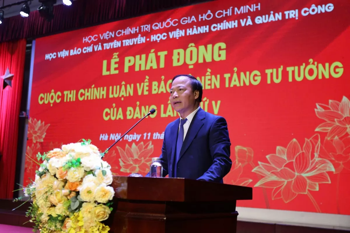 PGS.TS Mai Đức Ngọc, Bí thư Đảng ủy, Chủ tịch Hội đồng trường, Trưởng Ban chỉ đạo 35 Học viện Báo chí và Tuyên truyền phát biểu phát động cuộc thi. Ảnh: Duy Học.
