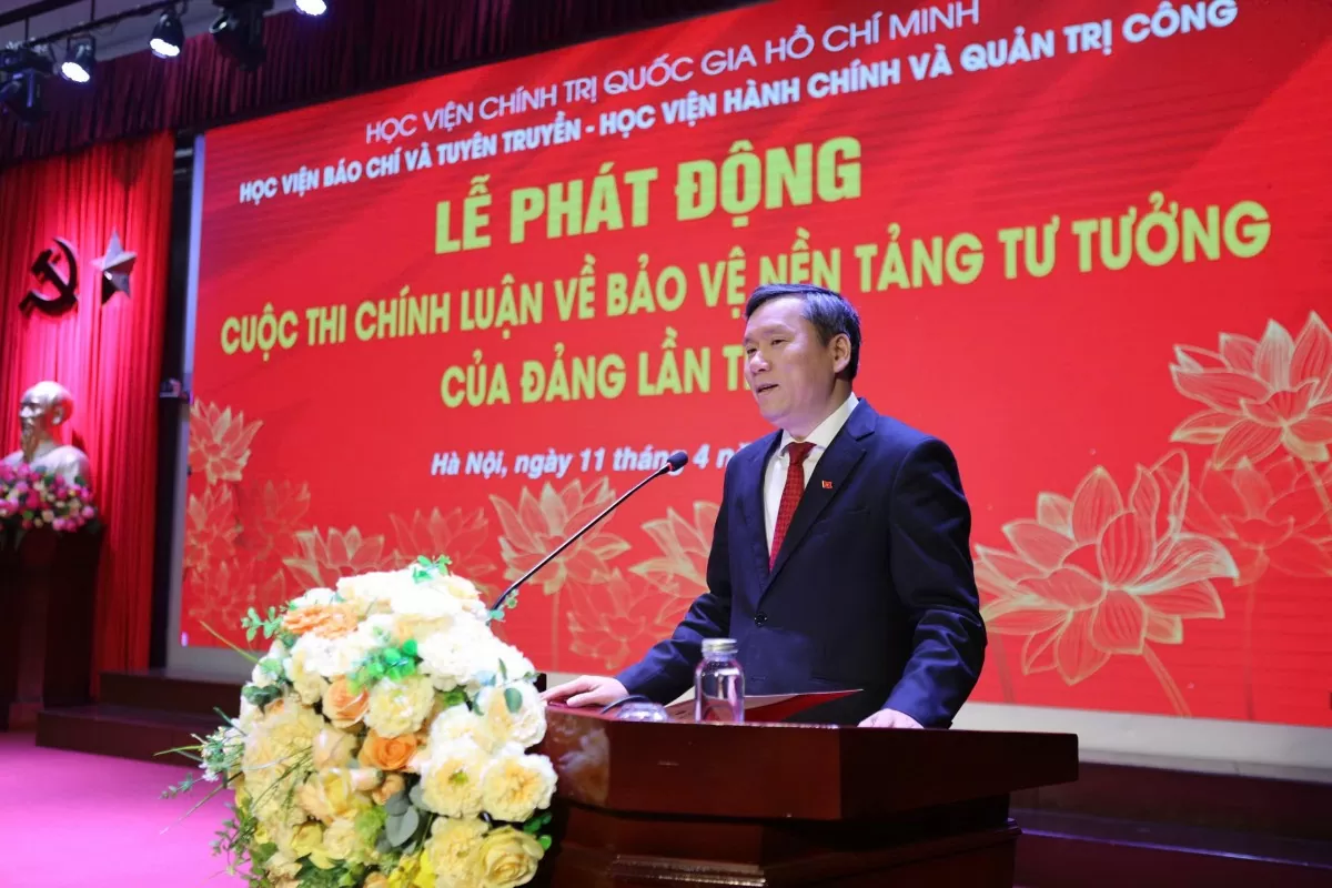 GS.TS Lê Văn Lợi, Thường vụ Đảng ủy, Phó Giám đốc, Phó Trưởng ban thường trực Ban chỉ đạo 35 Học viện Chính trị quốc gia Hồ Chí Minh phát biểu chỉ đạo tại lễ phát động. Ảnh: Duy Học.
