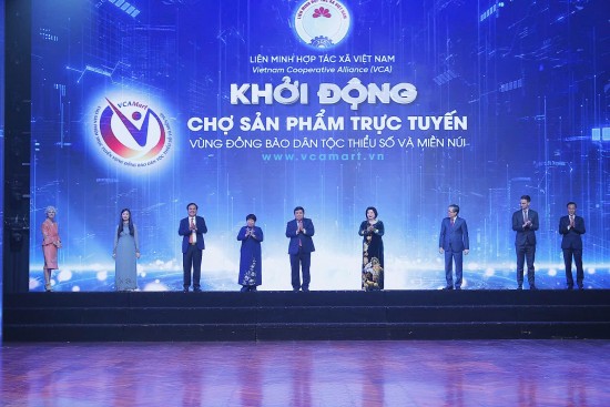 vcamart cu hich cho nong san vung dan toc thieu so