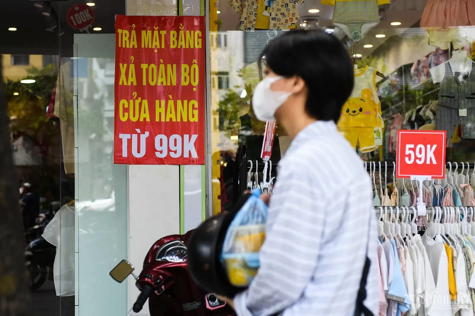 Bỏ phố, lên sàn: Bước ngoặt của các cửa hàng bán lẻ