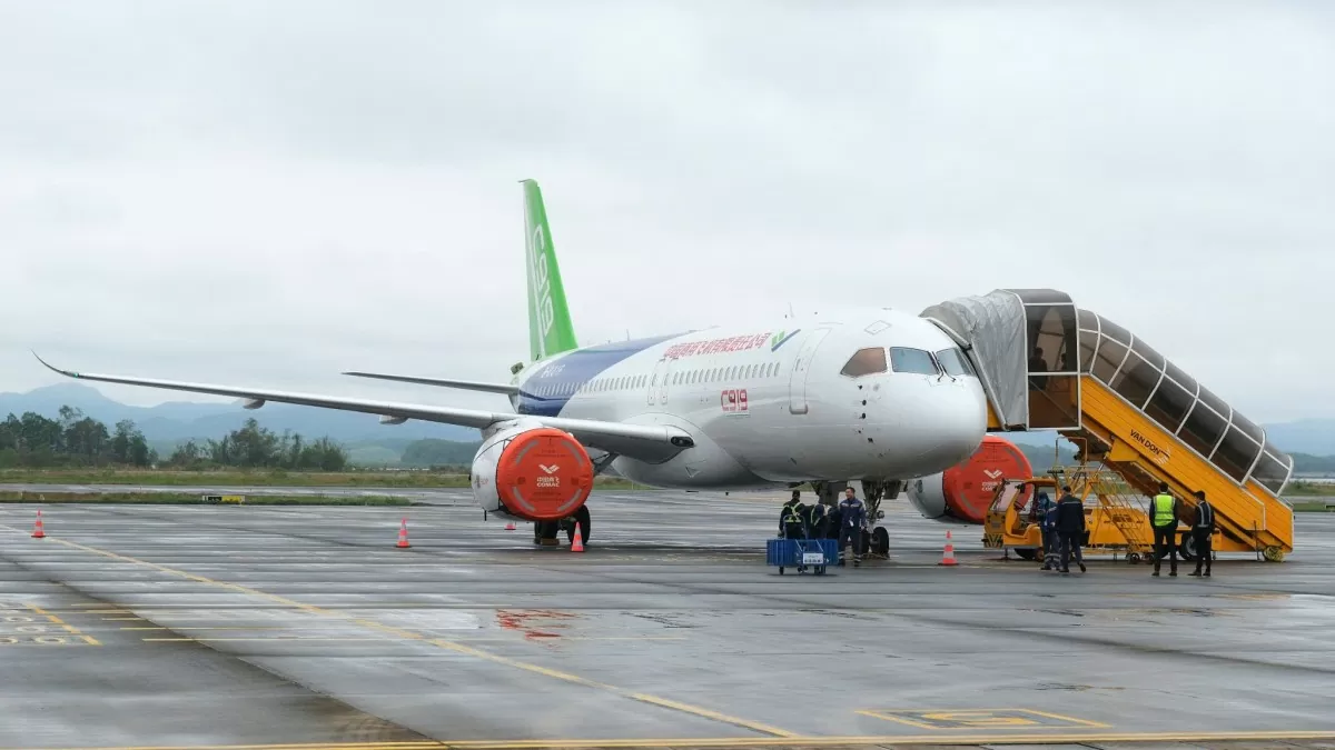 Máy bay dân dụng được sản xuất bởi hãng COMAC từ Trung Quốc. Ảnh: Mạnh Thắng