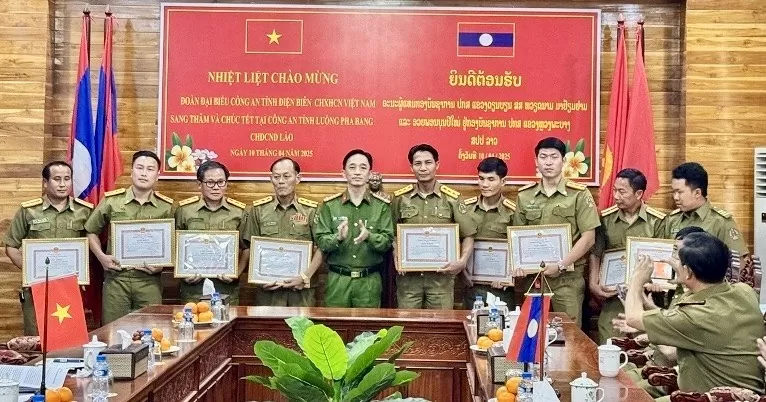 Điện Biên trao thưởng nóng lực lượng bắt đối tượng vận chuyển 10kg heroin