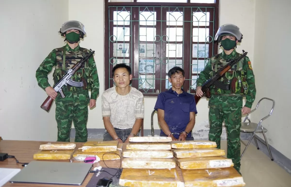 Bắt giữ 2 đối tượng đang vận chuyển ma túy từ Lào qua Điện Biên đi tiêu thụ