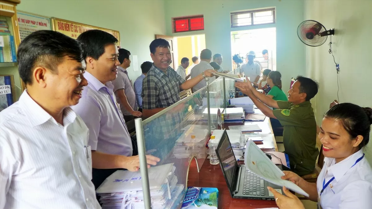 Thông tin về số lượng chức danh lãnh đạo cấp xã sau khi thực hiện sắp xếp đơn vị hành chính. Ảnh minh họa 