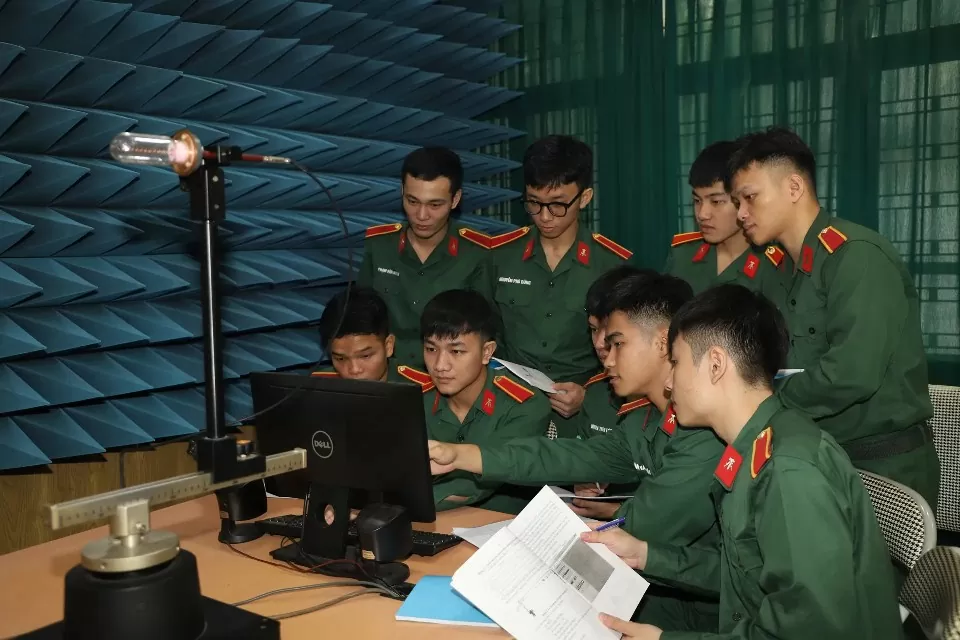 20 trường quân đội dừng xét học bạ, bổ sung tổ hợp thi