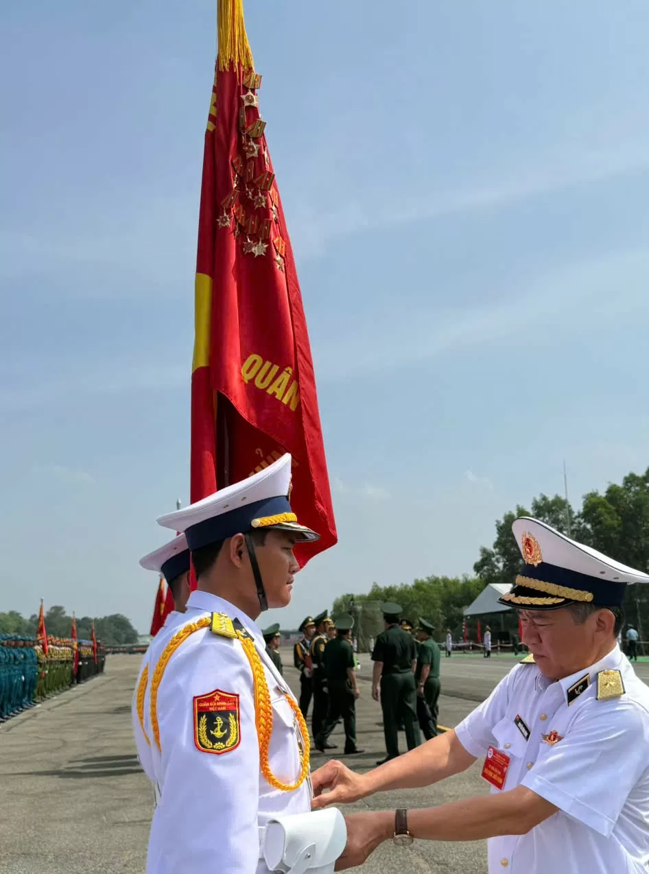 Hải quân hợp luyện quy mô lớn chuẩn bị lễ diễu binh