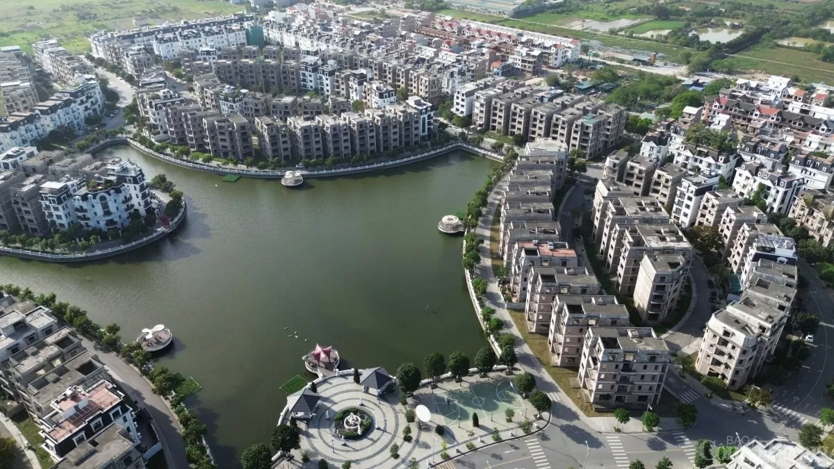 Loạt biệt thự bỏ hoang ở ngoại thành Hà Nội