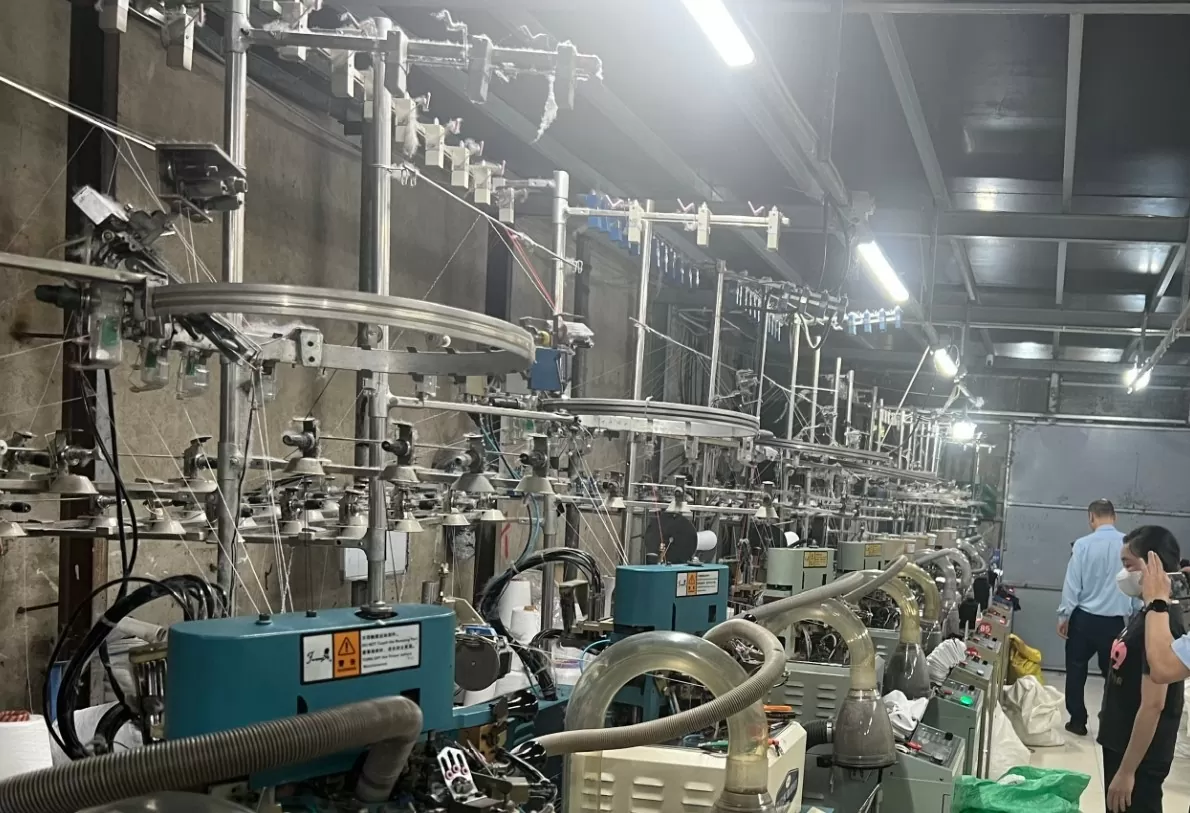 Tạm giữ hơn 14.000 đôi tất giả nhãn hiệu nổi tiếng