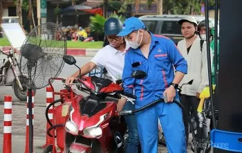 Giá xăng tiếp tục giảm, có loại về dưới 19.000 đồng/lít