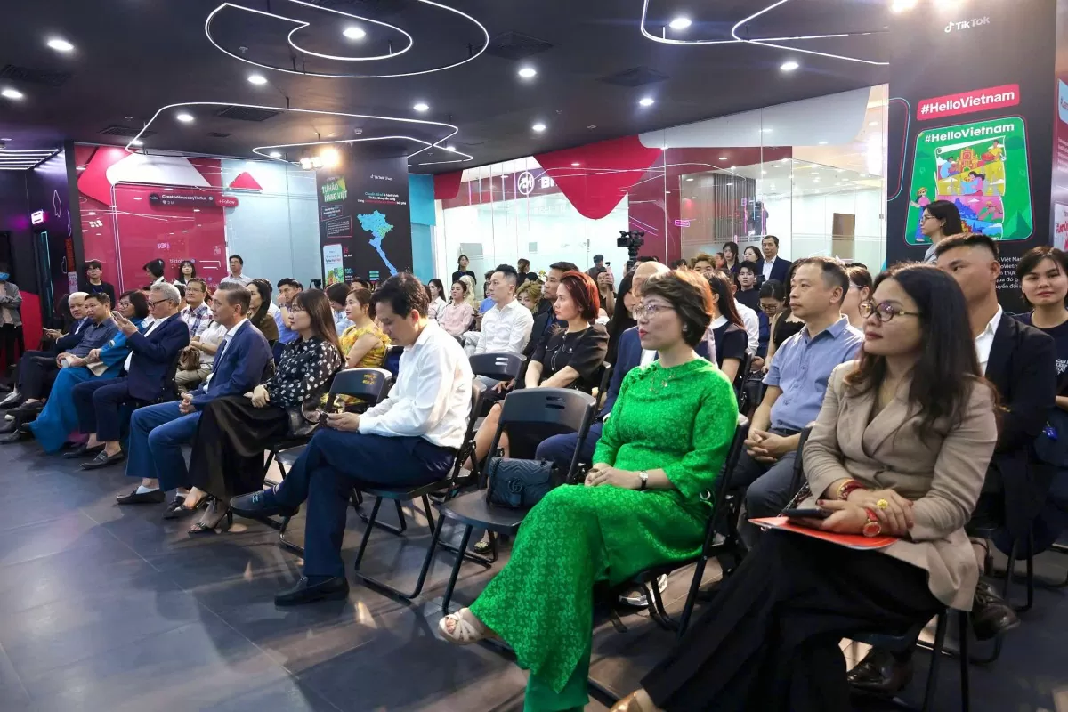 Trải nghiệm "Nét đẹp Việt mùa 3: Chạm vào di sản"