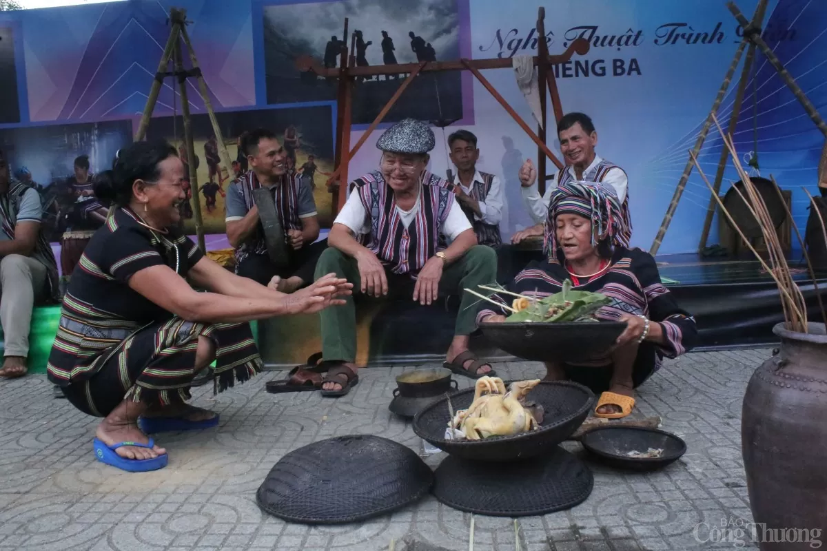 Người Hrê tổ chức nghi lễ này với tâm niệm dân gian sâu sắc “An cư lập nghiệp”. Người Hrê tổ chức nghi lễ này với tâm niệm dân gian sâu sắc “An cư lập nghiệp”.