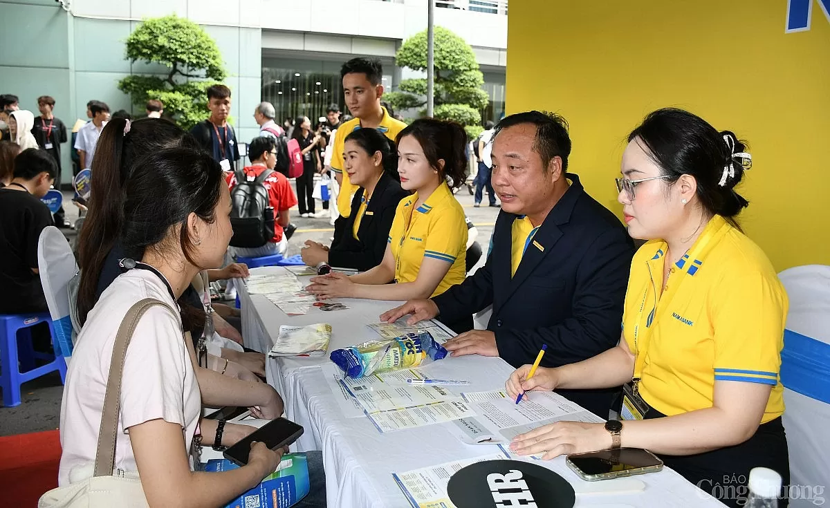 10.000 việc làm hấp dẫn tại ngày hội tuyển dụng IUH 2025