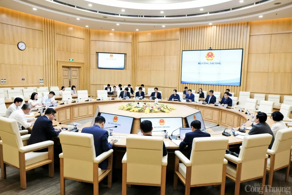 Bộ trưởng Nguyễn Hồng Diên làm việc với Tập đoàn SK