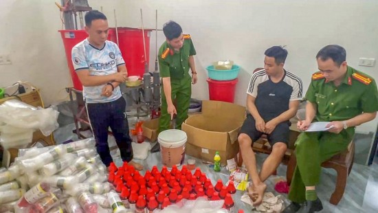 bac giang triet pha duong day san xuat thuoc chuot quy mo khung lam tu gao vo trau
