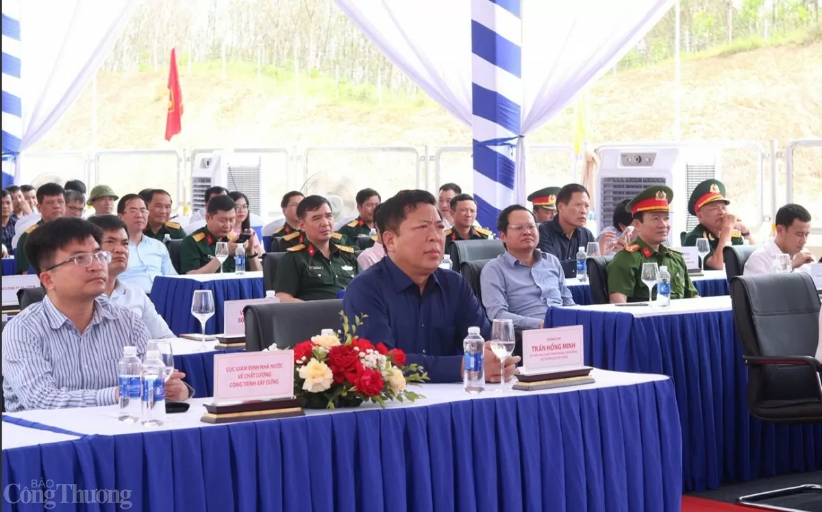 Các đại biểu dự lễ thông xe kỹ thuật