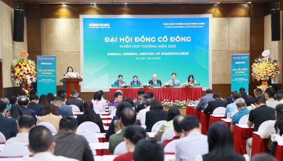 ngan hang chay da 2025 nhung tieng noi tu mua dai hoi co dong
