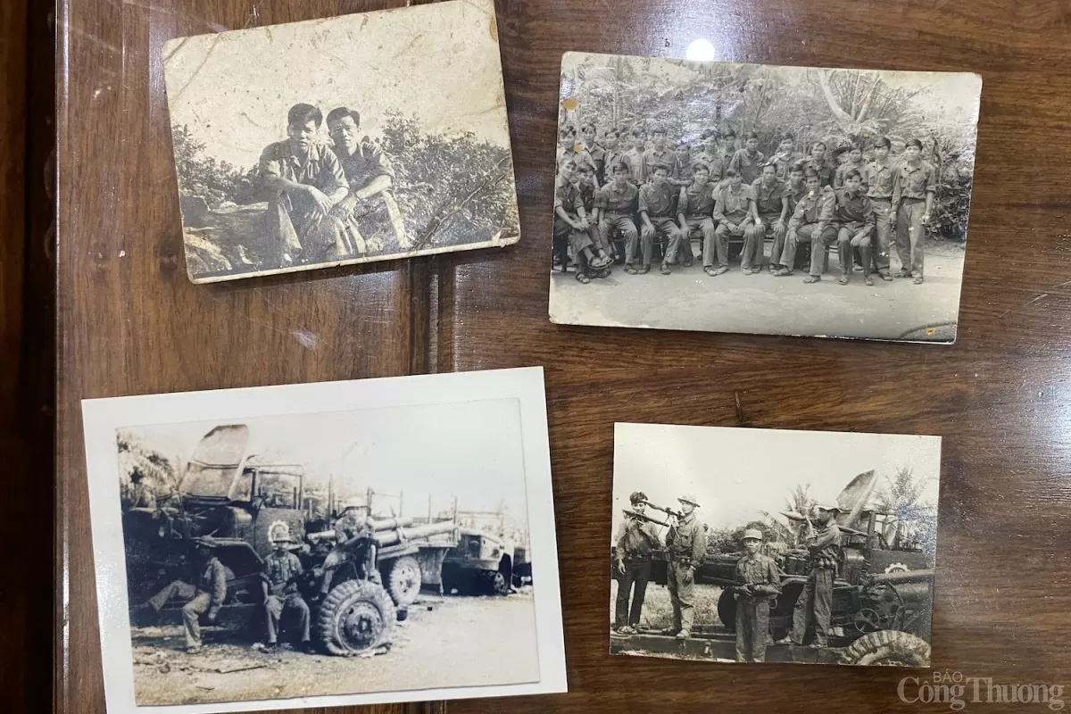 Hiện ông Quang vần còn lưu giữ nhiều ảnh đen trắng từ thời kỳ kháng chiến 1975.