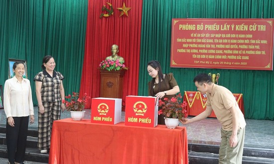 bac giang lay y kien cu tri sap nhap tinh sap nhap xa