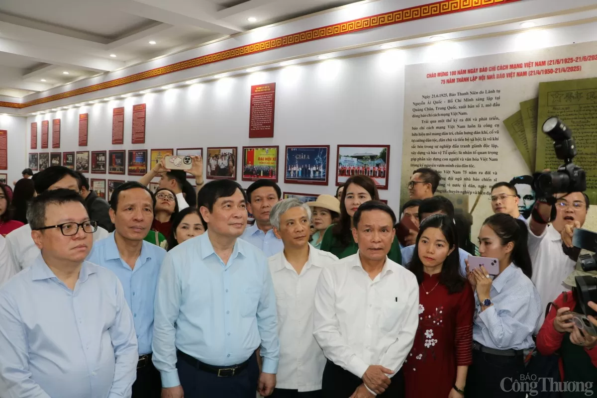 Nhà báo phải là 'chiến sĩ biên phòng' trên không gian mạng
