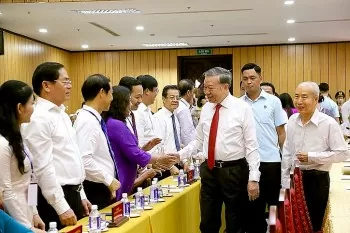 Tổng Bí thư gặp mặt tri ân cán bộ lão thành cách mạng, gia đình có công miền Nam