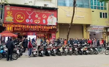 Giá vàng tăng, cầu vượt cung, cửa hàng hết vàng bán