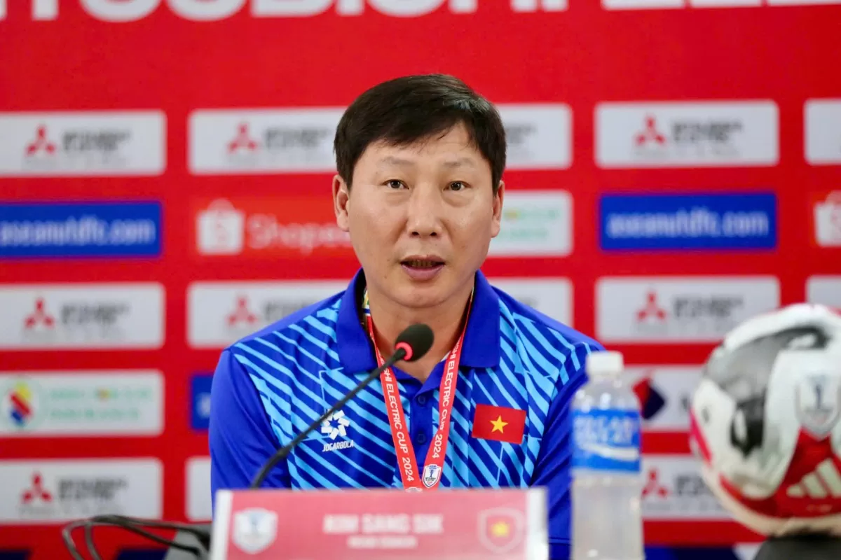 HLV Kim Sang Sik có thể thiếu nhân sự trong trận đấu giao hữu với Man UTD. 