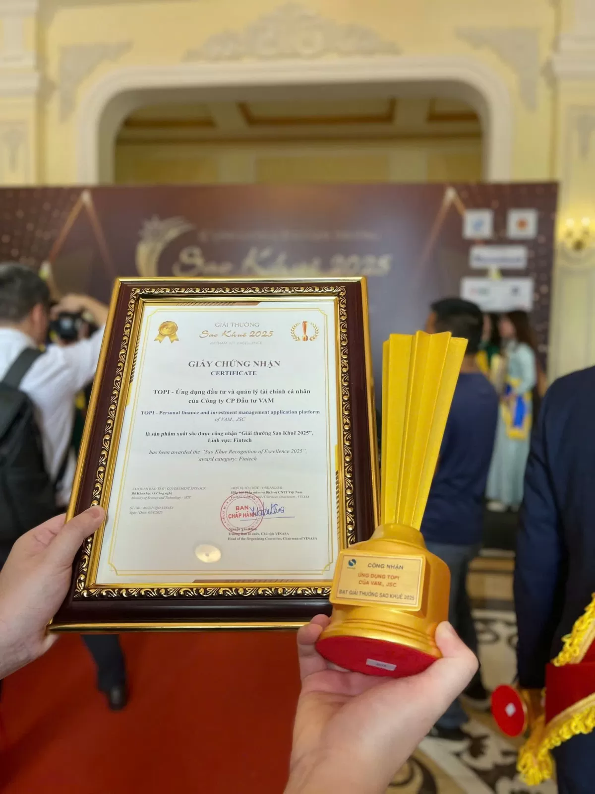 TOPI vinh dự nhận giải Sao Khuê với hạng mục Fintech