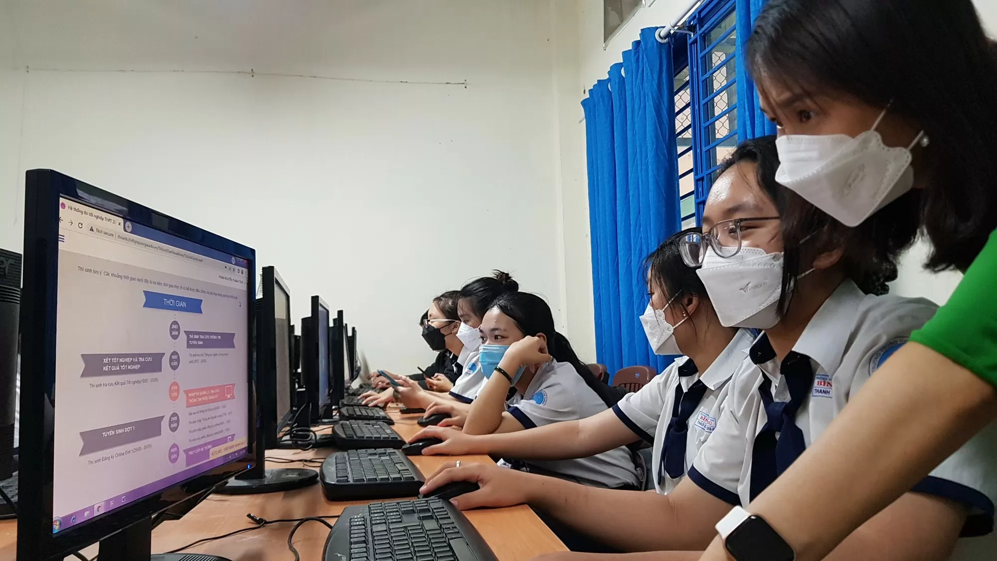 Đăng ký thi tốt nghiệp: Cuộc 'cân não' trước ngưỡng cửa đại học