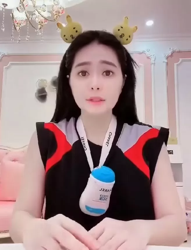 Đoàn Di Băng bị tố 'thổi phồng' công dụng dung dịch vệ sinh Hanayuki
