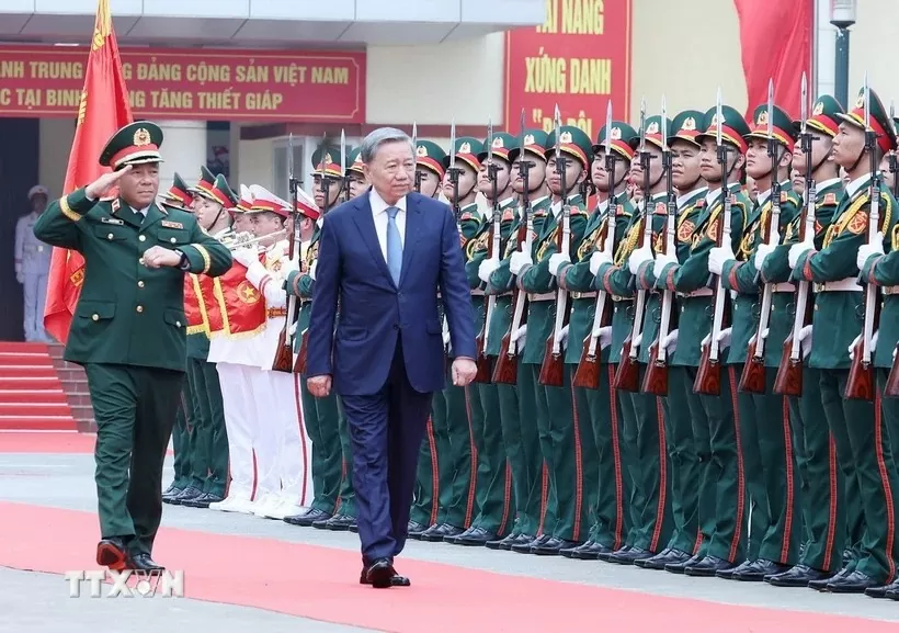 Tổng Bí thư Tô Lâm đến thăm và làm việc với Bộ Tư lệnh Binh chủng Tăng thiết giáp. Ảnh: TTXVN