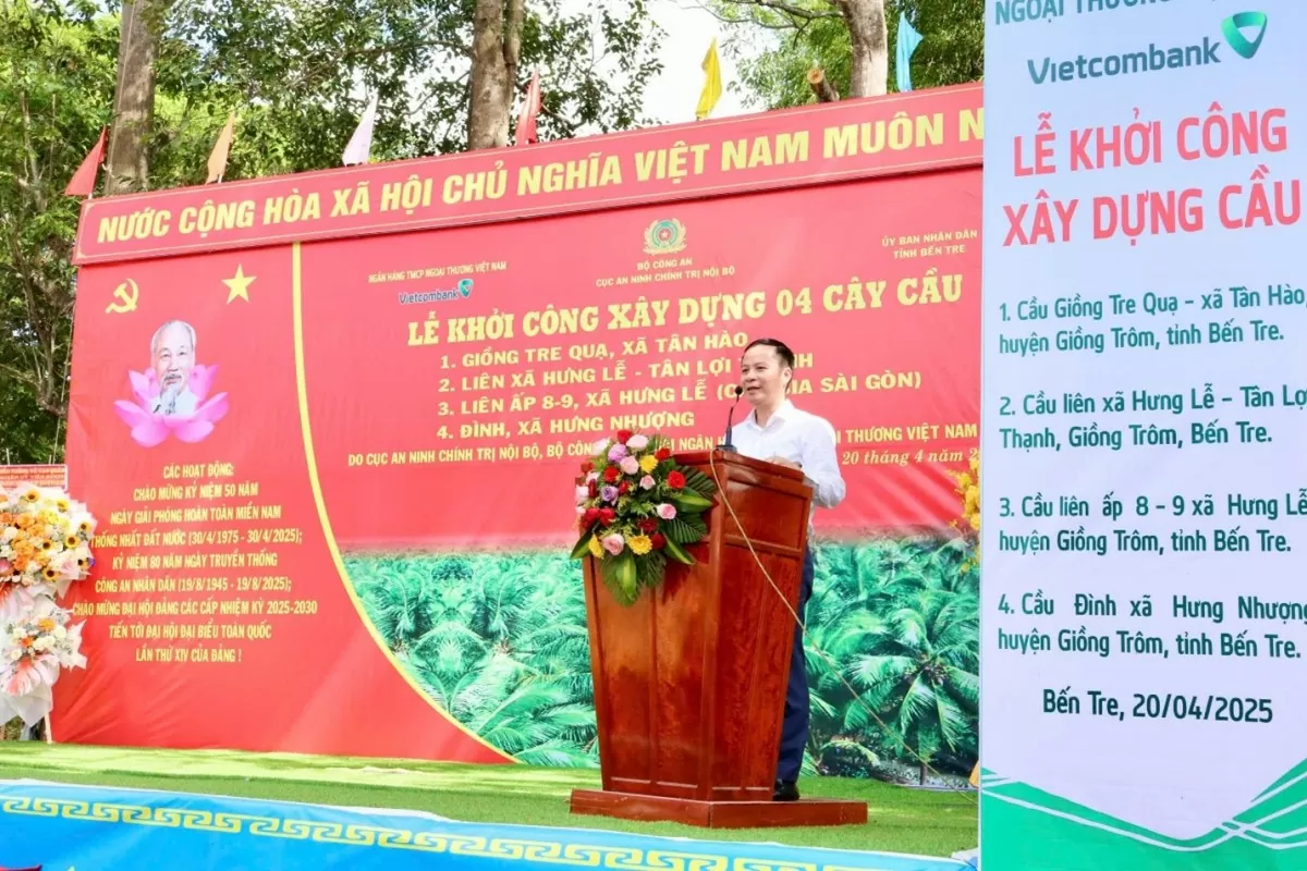 Vietcombank tài trợ 10 tỷ đồng xây dựng 4 cầu giao thông nông thôn tại Bến Tre