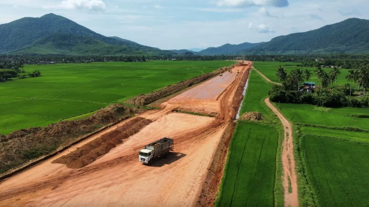 Dự án xây dựng công trình đường bộ cao tốc Bắc - Nam phía đông, đoạn qua tỉnh Bình Định. Ảnh: Thanh Quân