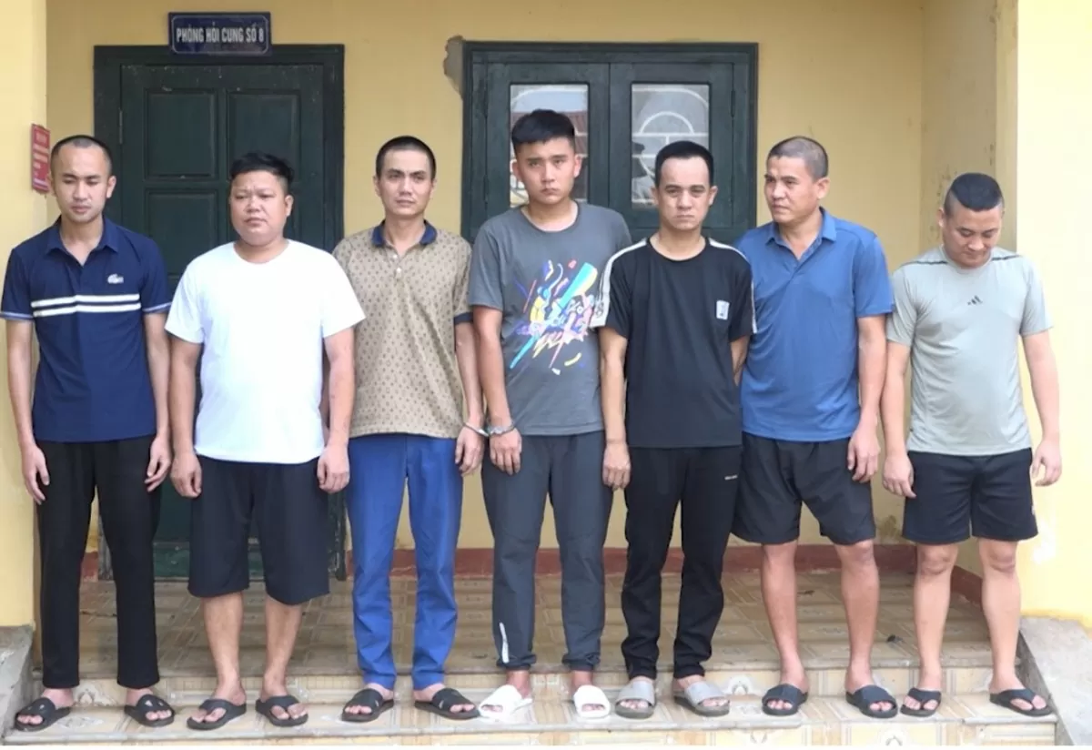 Các đối tượng bị bắt trong đường dây đánh bạc (Ảnh: Công an Quảng Bình)
