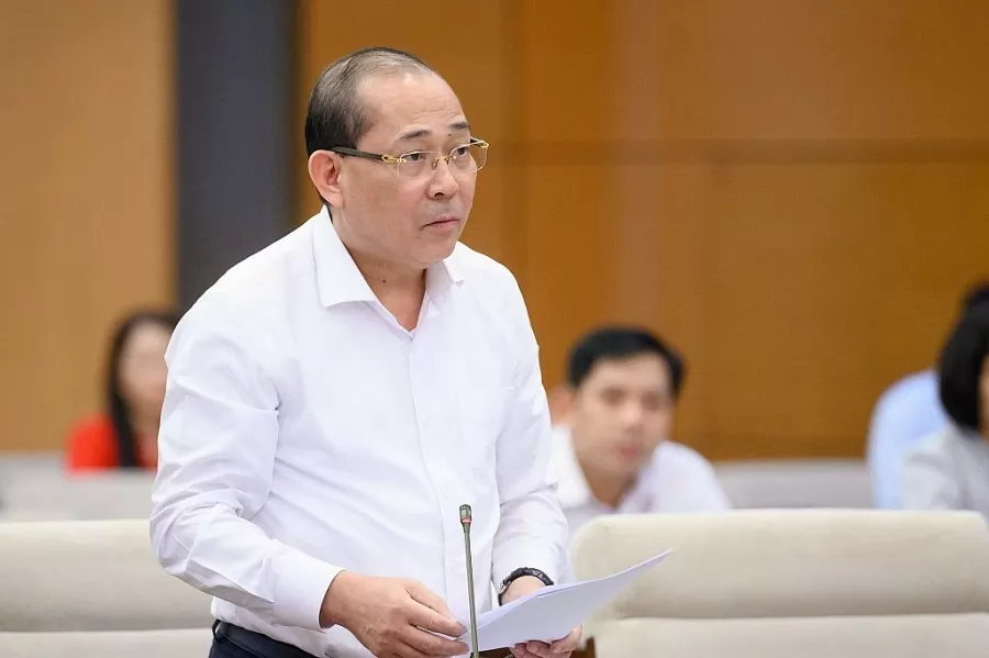Cử tri cả nước đề nghị xử lý nghiêm hành vi sản xuất thuốc giả, sữa giả